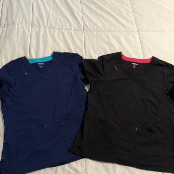 Women’s Medical Nurse Scrub Tops  - Black and Navy Blue - Medium - Picture 1 of 3